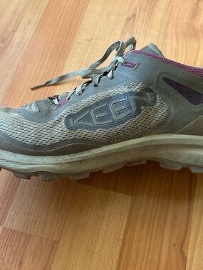 KEEN Women's Waterproof Hiking Shoe - Taupe with Plum Accent